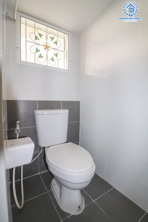 *****ทาวน์เฮ้าส์มือสองย่านนนทบุรี ม.แกรนด์พลีโน่ รัตนาธิเบศร์ บนเนื้อที่ 18 ตร.ว. ฟังก์ชัน 3 ห้องนอน 2 ห้องน้ำ 1 ที่จอดรถ บ้านสวย พร้อมอยู่ แถมฟรี! 1 เครื่องปรับอากาศ ทำเลดี เชื่อมต่อถ.ติวานนท์, ถ.รัตนาธิเบศร์, ถ.นครอินทร์, ถ.ราชพฤกษ์ ใกล้รถไฟฟ้าสายสีม่วง "สถานีบางพลู"